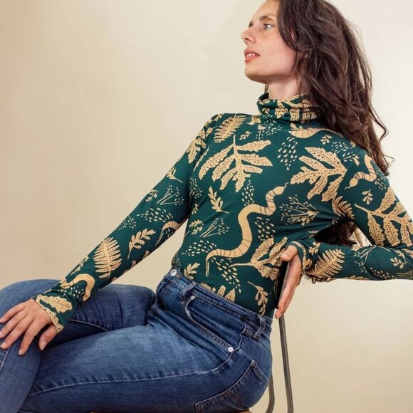 RARE Brinjal and Honey colorway. Tapstry pattern turtle neck - Picture 2 of 3